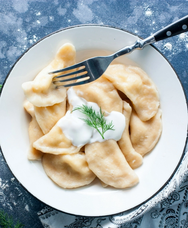 Pierogi ze śmietaną